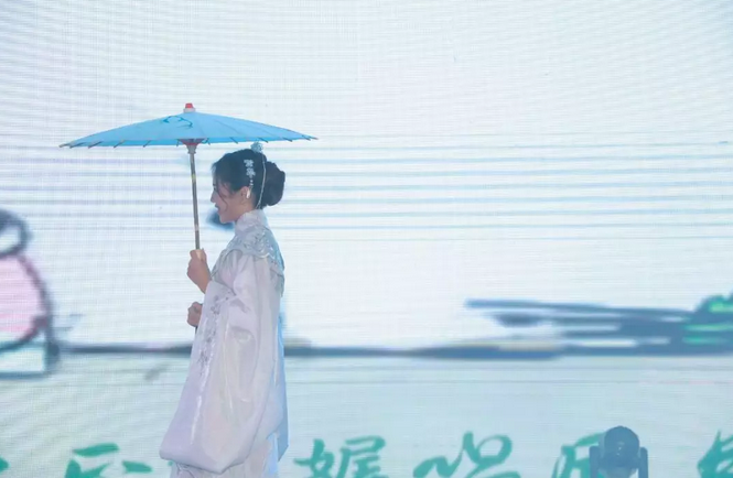 2019婧麒年会节目:小城谣