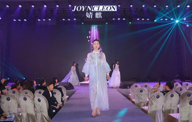 2019婧麒年会节目:防辐射服品牌秀